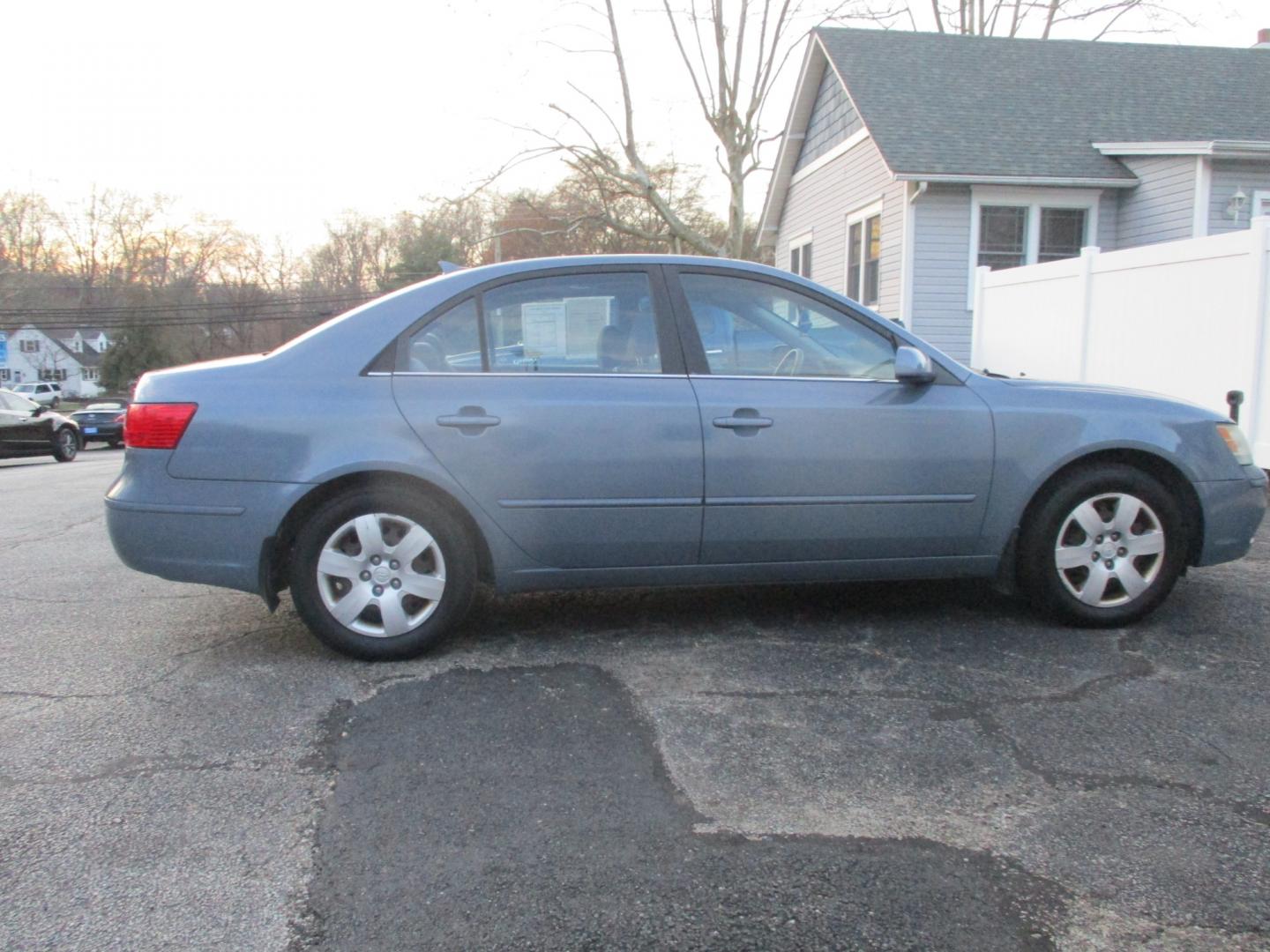 2009 Hyundai Sonata GLS (5NPET46C39H) with an 2.4L L4 DOHC 16V engine, AUTOMATIC transmission, located at 540a Delsea Drive, Sewell, NJ, 08080, (856) 589-6888, 39.752560, -75.111206 - Photo#8